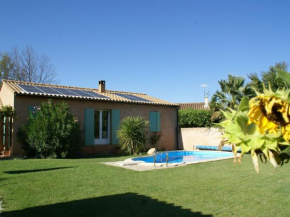 Colourful Holiday Home in Noves with Swimming Pool